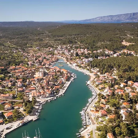 2 Bedroom Beautiful In Appartement Vrboska